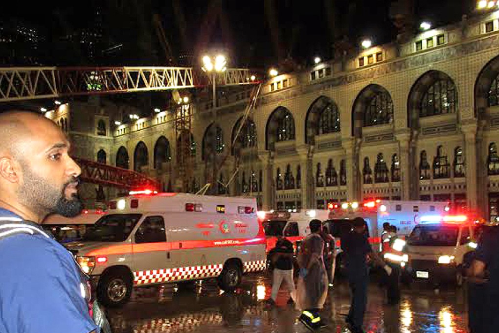 Saudi emergency teams gather inside the Grand Mosque in Mecca. The accident has killed at least 107 people and injuring 238. Photo: Xinhua