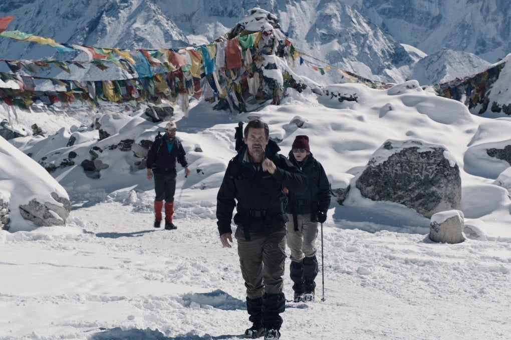 Josh Brolin (centre) stars as Beck Weathers inEverest.