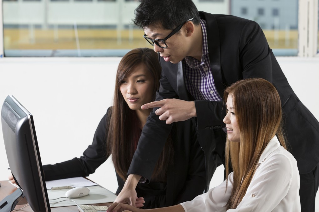 Only 15.7 per cent of China's white-collar workers in the survey say they are confident about getting a bonus this year. Photo: Shutterstock