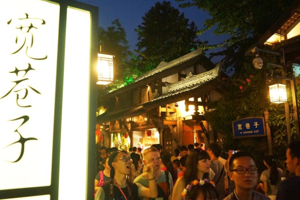 Kuan Zhai Xiangzi is a top tourist destination in Chengdu, lined with eateries and tea houses. Photos: ImagineChina