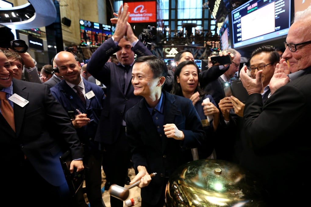 Billionaire Jack Ma, chairman of Alibaba Group Holding Ltd., center, rings a bell during the IPO ceremony on the floor of the New York Stock Exchange (NYSE) in New York, U.S., on Friday, Sept. 19, 2014. Photo: EPA