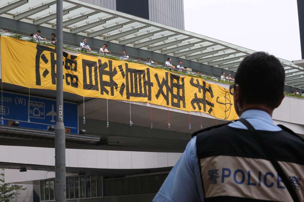 Oddly enough, the banner was placed horizontally instead of vertically. Photos: Felix Wong