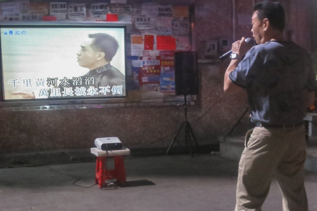 A Chinese man sings along to lyrics at a karaoke bar in Guangdong. Photo: Cecilie Gamst Berg