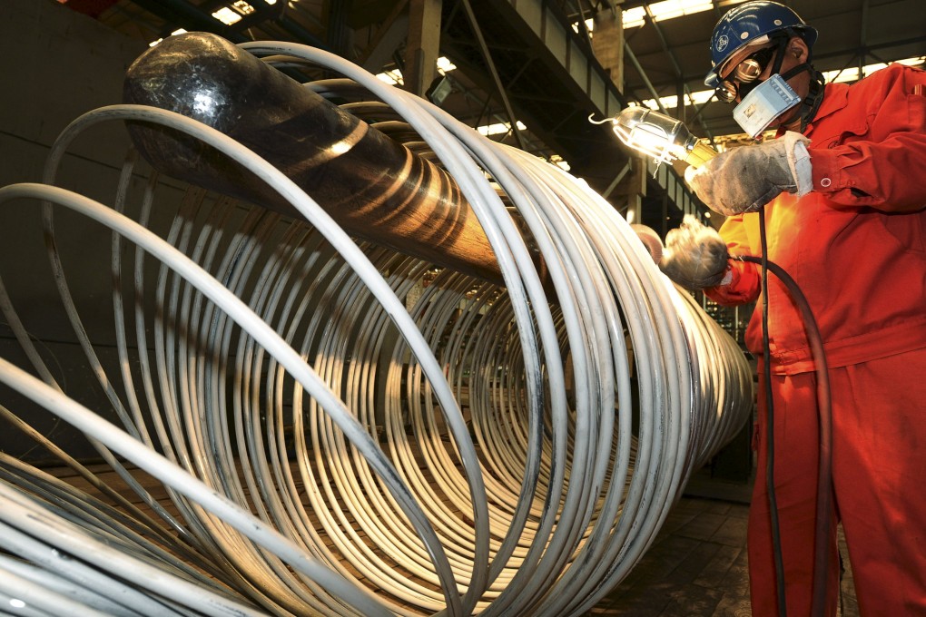 Many steelmakers are seeking to cut costs by stretching their raw material inventories. Photo: Reuters