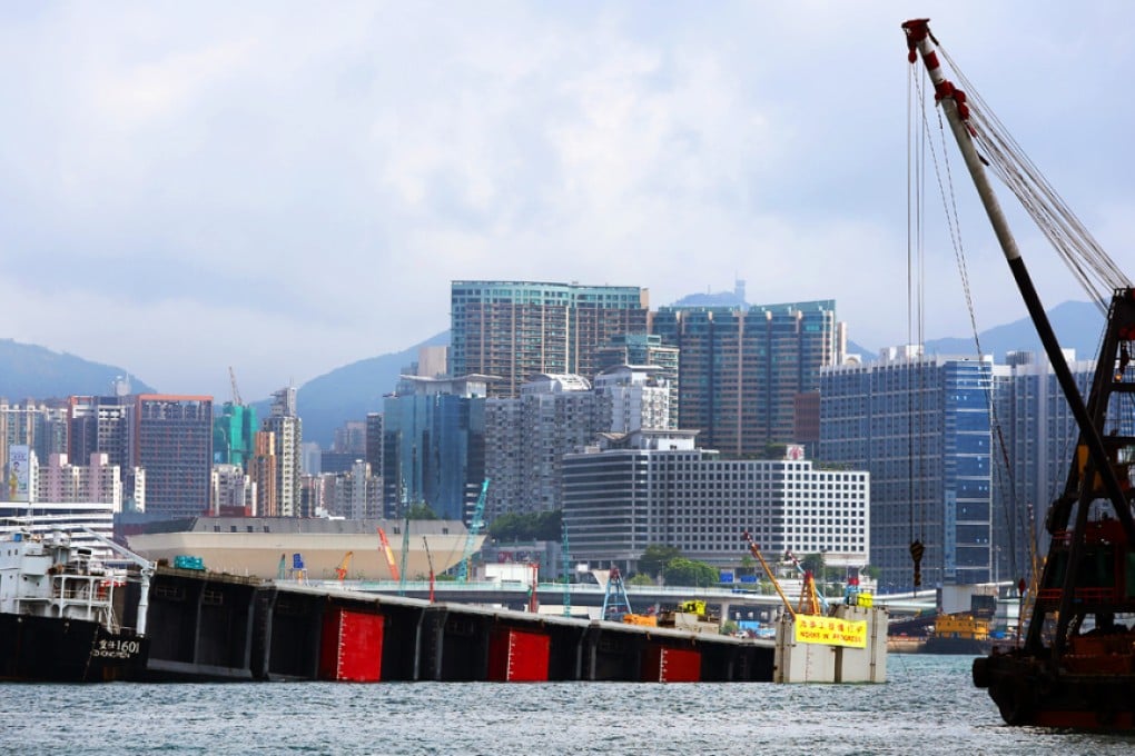 At least one attempt to notify police resulted in a caller being directed to the Marine Department. Photo: Sam Tsang