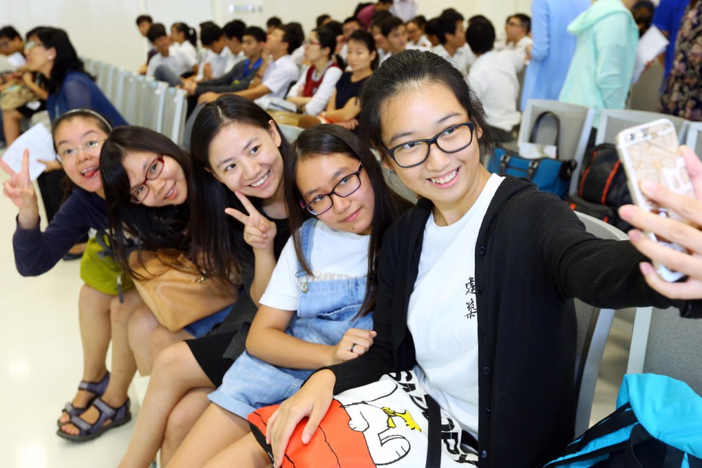 Cherry Chan (left) at the Hong Kong Federation of Youth Groups workshop on mental health. Photo: Edmond So