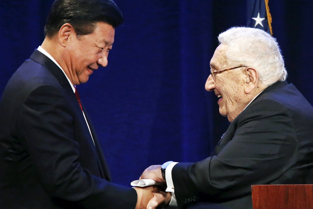 Xi shakes hands with Henry Kissinger in Seattle, the first stop of his US visit. Photo: AP