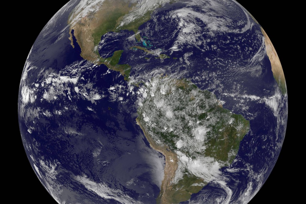 Internet for all? Facebook founder Mark Zuckerberg and Microsoft billionaire Bill Gates have thrown their weight behind the goal of bringing Internet access to everyone in the world by 2020. Photo: Reuters