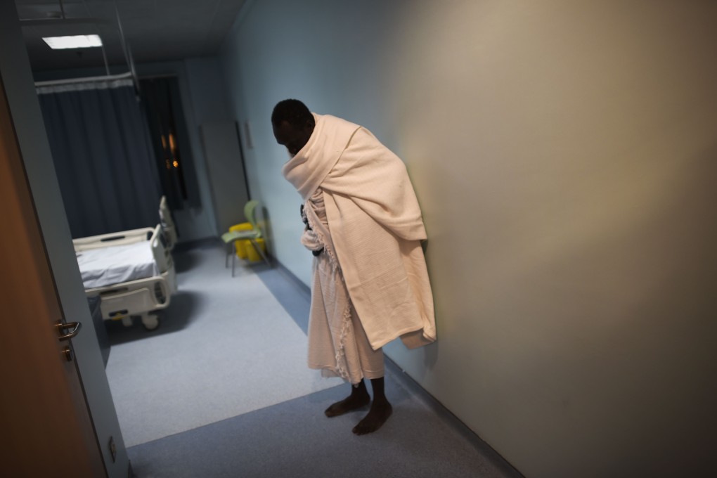 An injured pilgrim recovers in hospital after the deadly stampede in Mina, near the holy city of Mecca. Photo: AFP
