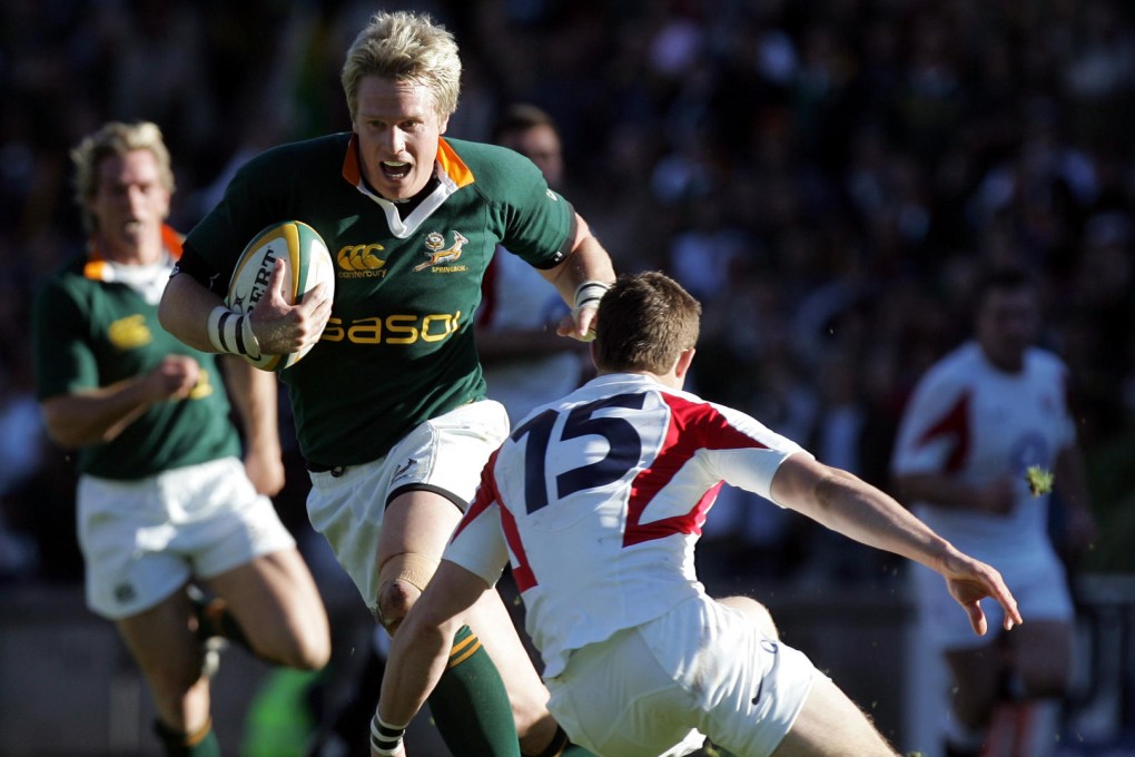 South Africa's Jean de Villiers avoids a tackle from England's Mike Brown during a test match in Bloemfontein in 2007. Photo: AP