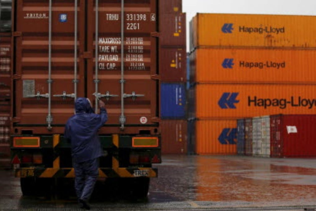 Fitch said slower economic growth on the mainland posed significant risks for the shipping sector. Photo: Reuters
