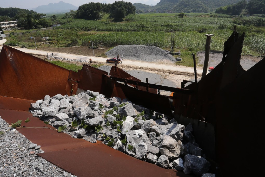 Wei was involved in disputes over a stone quarry in Liucheng.