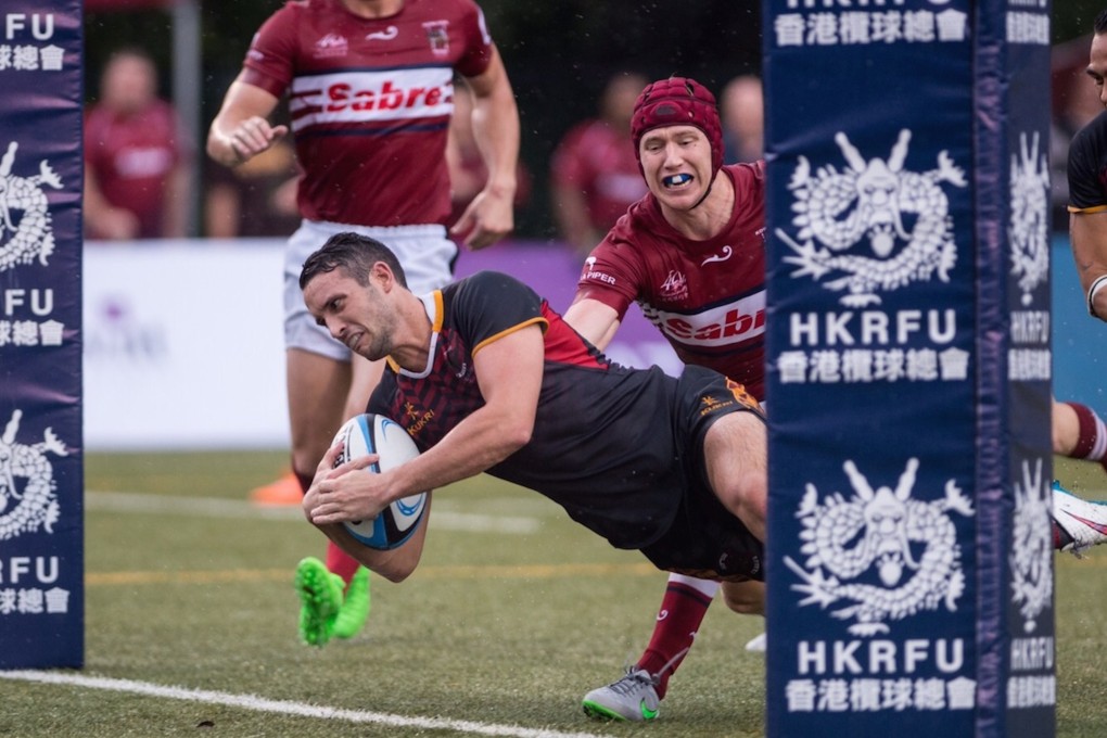 HKCC scrum-half Rhodri Needham crosses over in front of Kowloon's Chris McAdam. Photos: HKRU