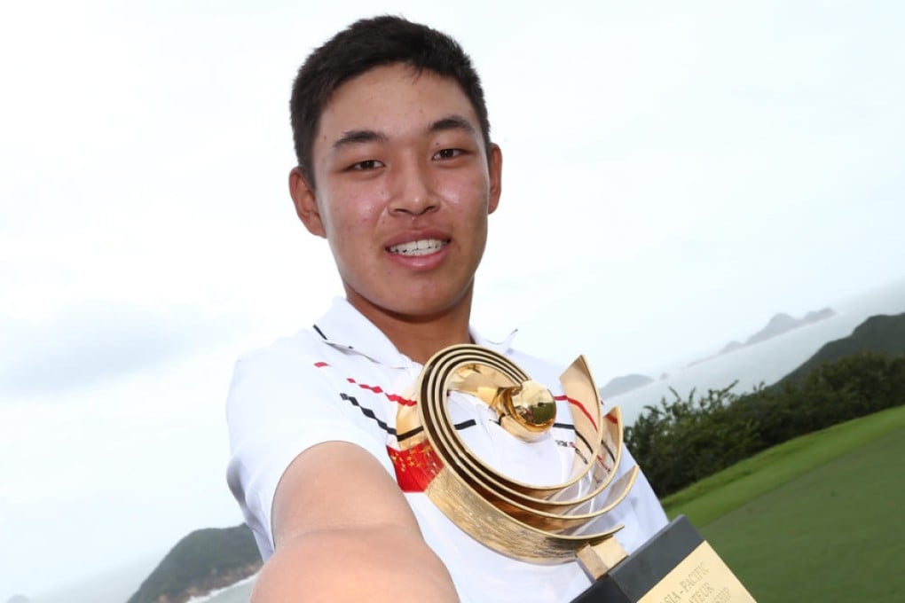 Jin Cheng takes a selfie of himself after his impressive victory in the Asia-Pacific Championship. Photo: Alex Liew