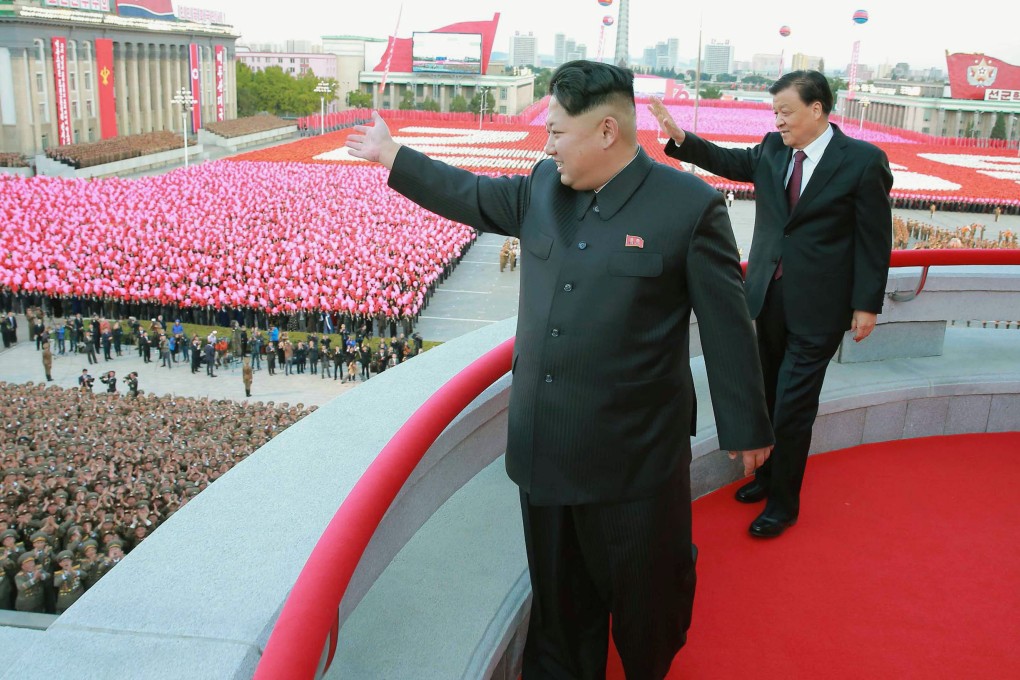 North Korean leader Kim JOng-un (front) and China's Liu Yunshan wave to the crowd in Pyongyang. Photo: EPA