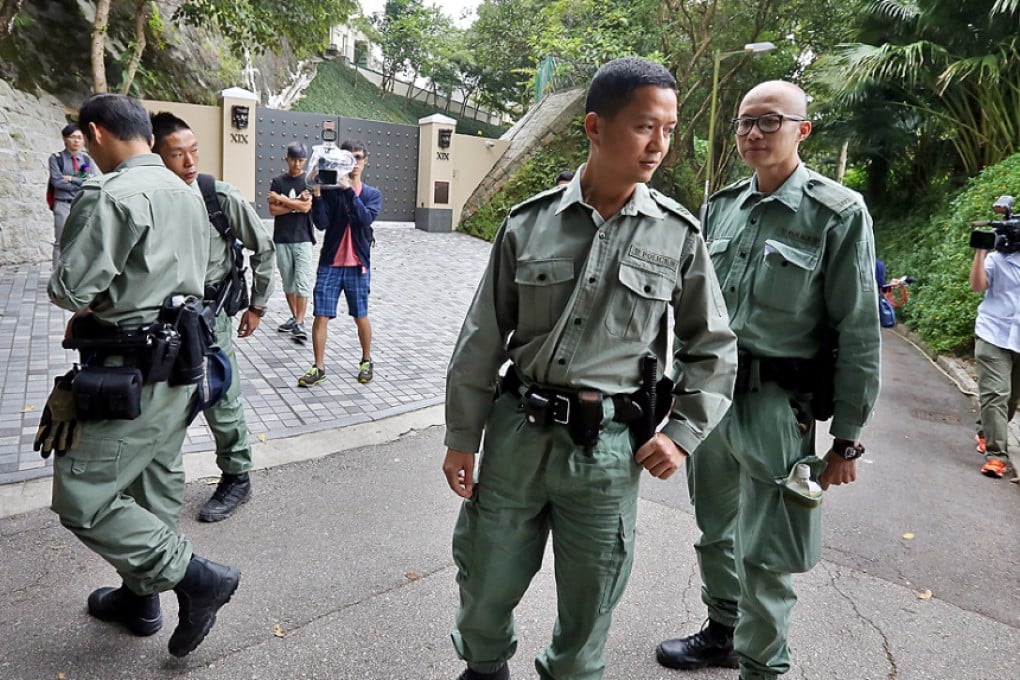 Police investigating around the peak after HSBC Asia-Pacific chief Peter Wong Tung-shun's luxury home on The Peak was burgled, taking watches and jewellery worth HK$2.45m. Photo: Dickson Lee