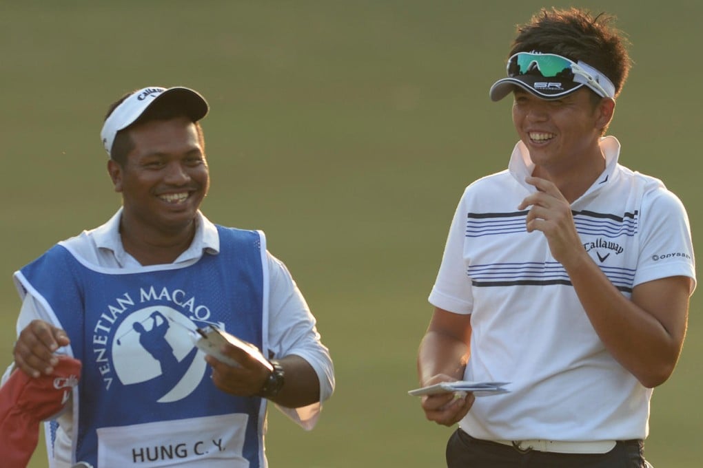 Hung Chien-yao of Taiwan chats to his caddy during the second round of the Venetian Macao Open yesterday. Photo: SCMP Pictures