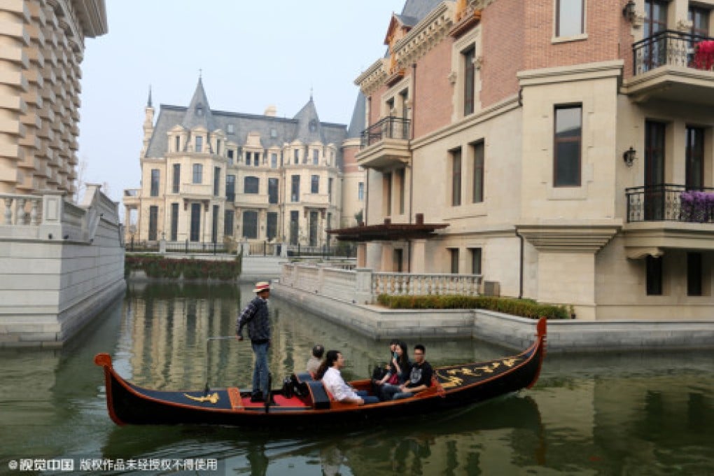 Tourists take a gondola on a canal in Dalian's version of Venice. Photos: Sina.com