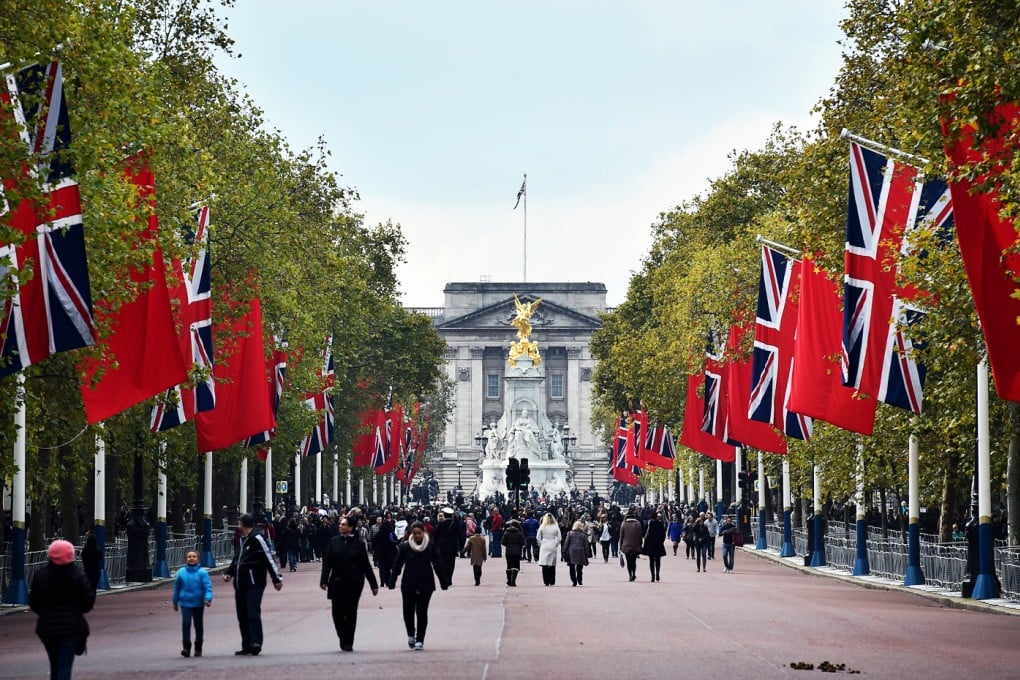 The flags of China and Britain hang on The Mall outside Buckingham Palace. Photo: AFP