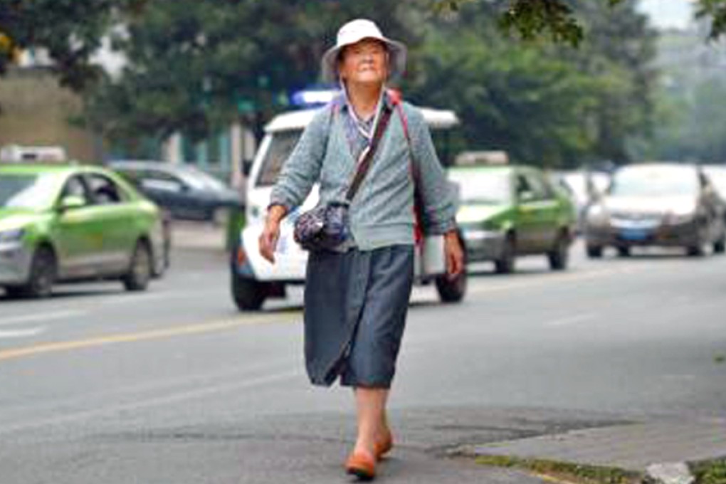 Tang Ling on her way to another day at school. Photo: People.cn