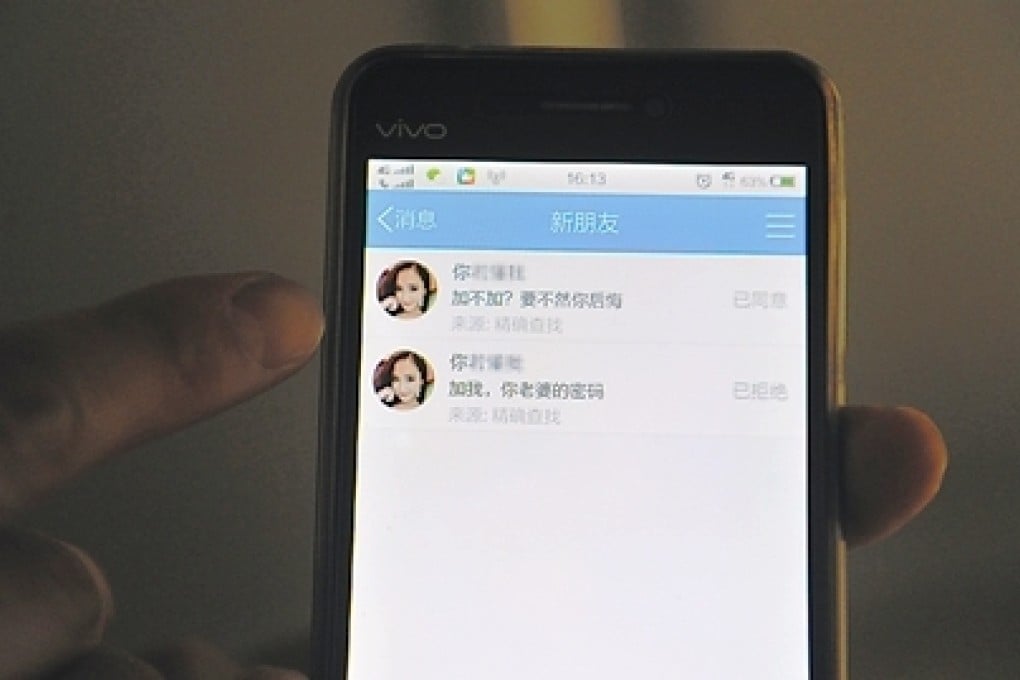 The man shows a screen grab of conversation with the mysterious online 'friend'. Photo: Chongqing Economic Times.