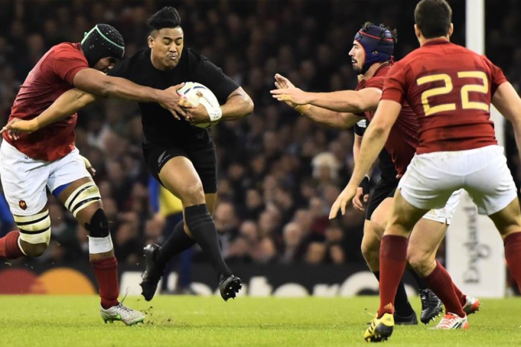 Next stop semi-finals: "The Bus" Julian Savea on the charge against France. Photo: AFP