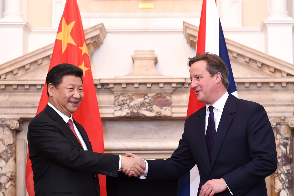 David Cameron, UK prime minister, right, shakes hands with Xi Jinping, China's president, during the UK- China Business Summit held at the Mansion House in London. Photo: Bloomberg