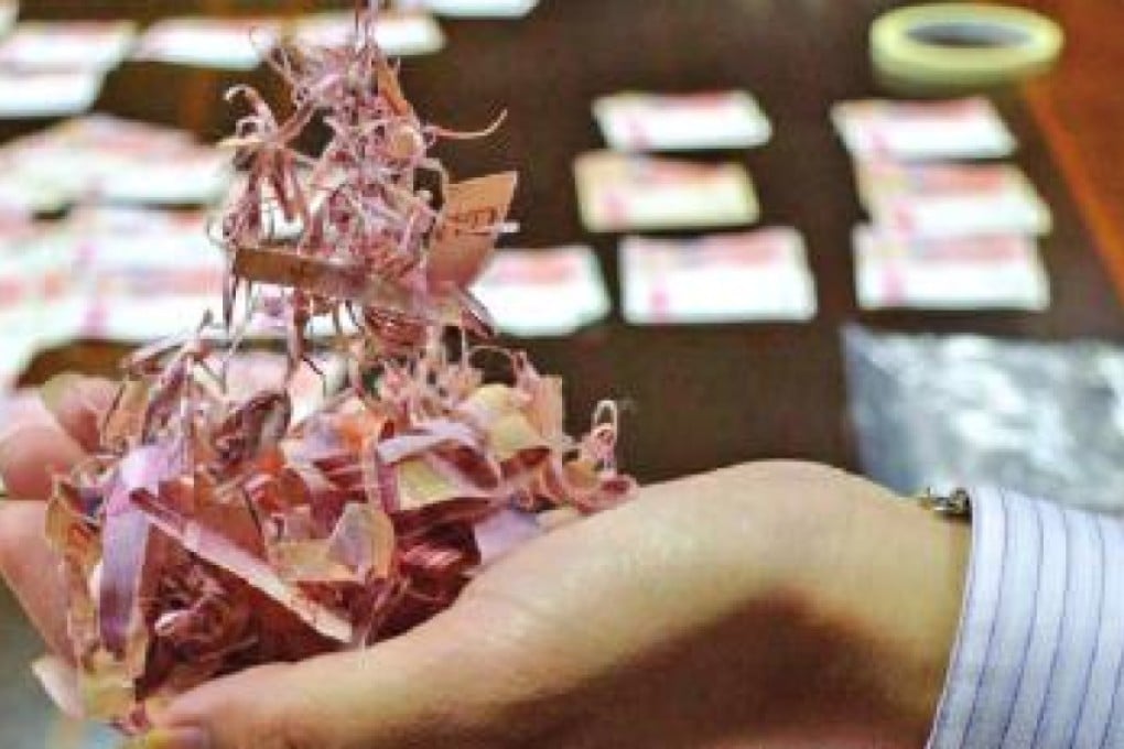 A retired vet, 79, in Sichuan province, who suffers from a mental illness, is believed to have torn up his savings worth 40,000 yuan. Photo: West China Metropolis Daily