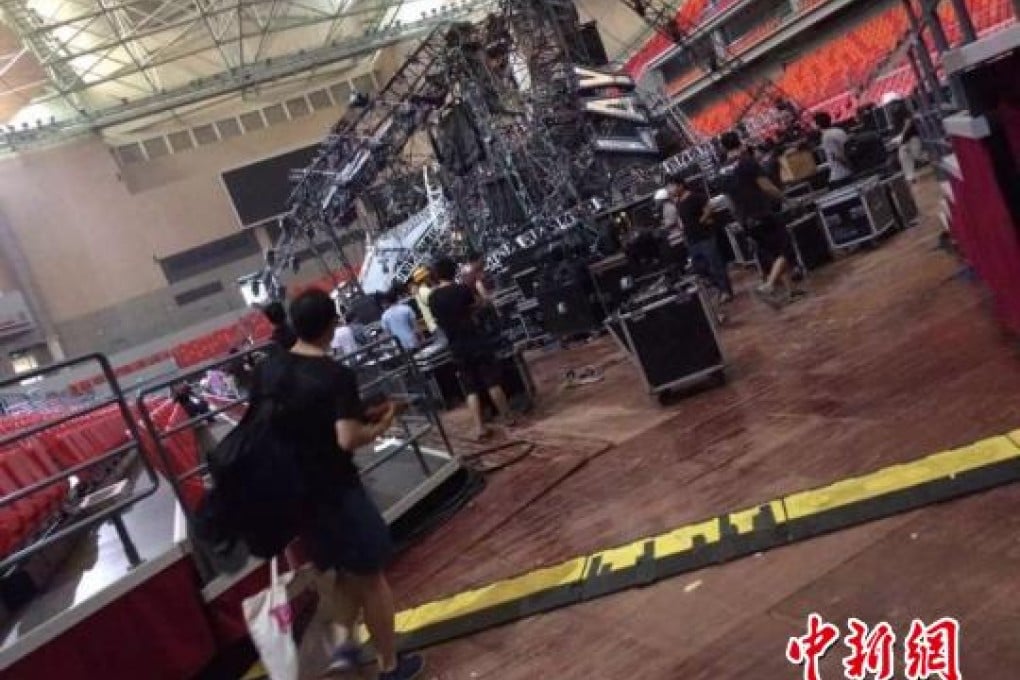 Collapsed lighting equipment at the venue for the concert in Nanning. Photo: Chinanews.com