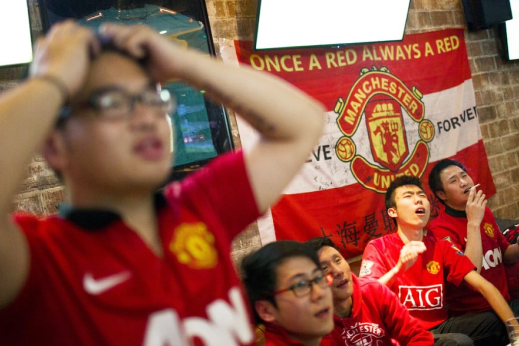 Manchester United fans in Shanghai watch their team. Photo: AFP