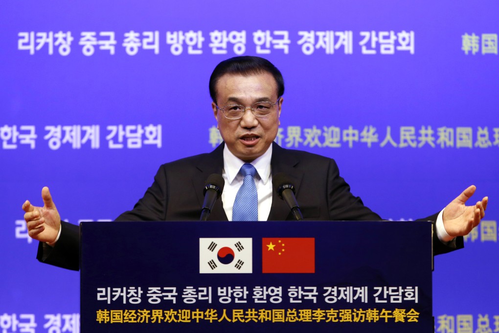 Chinese Premier Li Keqiang delivers a speech during a meeting with business leaders in Seoul, South Korea on Sunday. Photo: AP