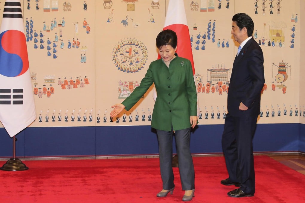 Japanese Prime Minister Shinzo Abe (right) and South Korean President Park Geun-hye. Photo: AP