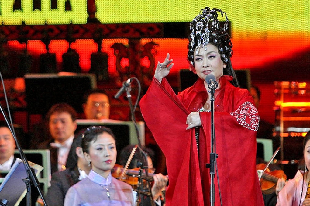 Peng Liyuan performs in Moscow in 2007. Photo: Xinhua