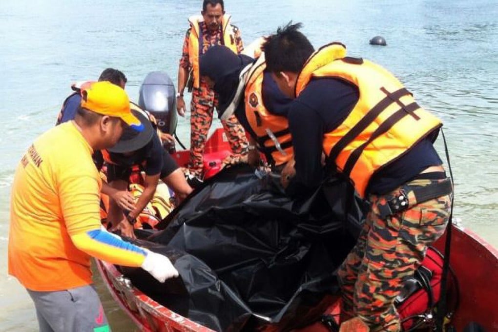 Malaysian rescuers retrieve Cheung Ming-tak's body from the sea on Wednesday. Photos: SCMP Pictures
