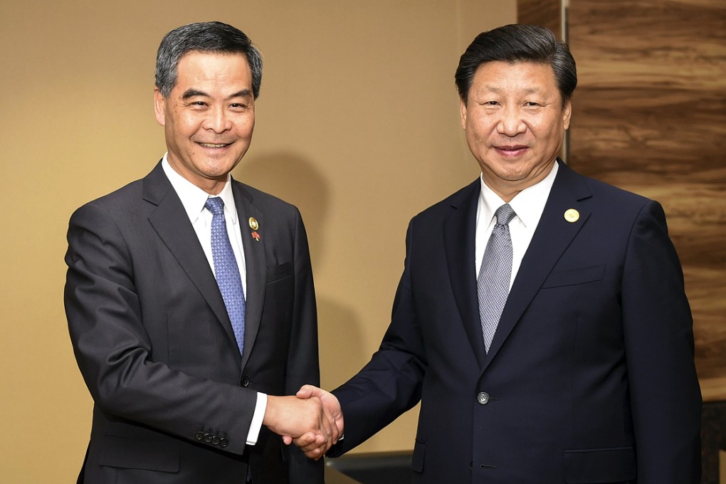 Chinese President Xi Jinping (right) meets with Chief Executive Leung Chun-ying on the sidelines of the Asia-Pacific Economic Cooperation (APEC) Economic Leaders' Meeting in Manila, the Philippines. Photo: Xinhua