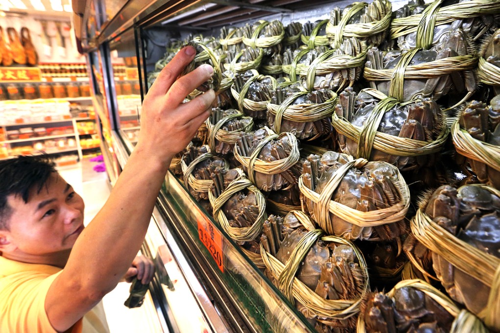Hairy crabs sales in "Old San Yang" the shop in Causeway Bay. Photo: Felix Wong