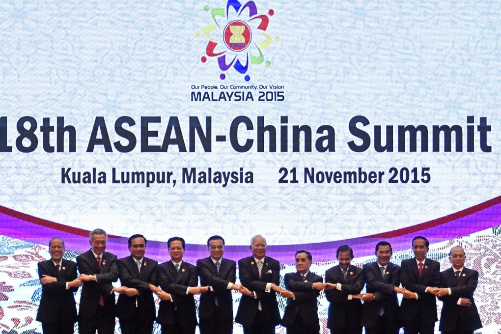 Premier Li Keqiang, fifth from left, with Asean leaders. Photo: AFP