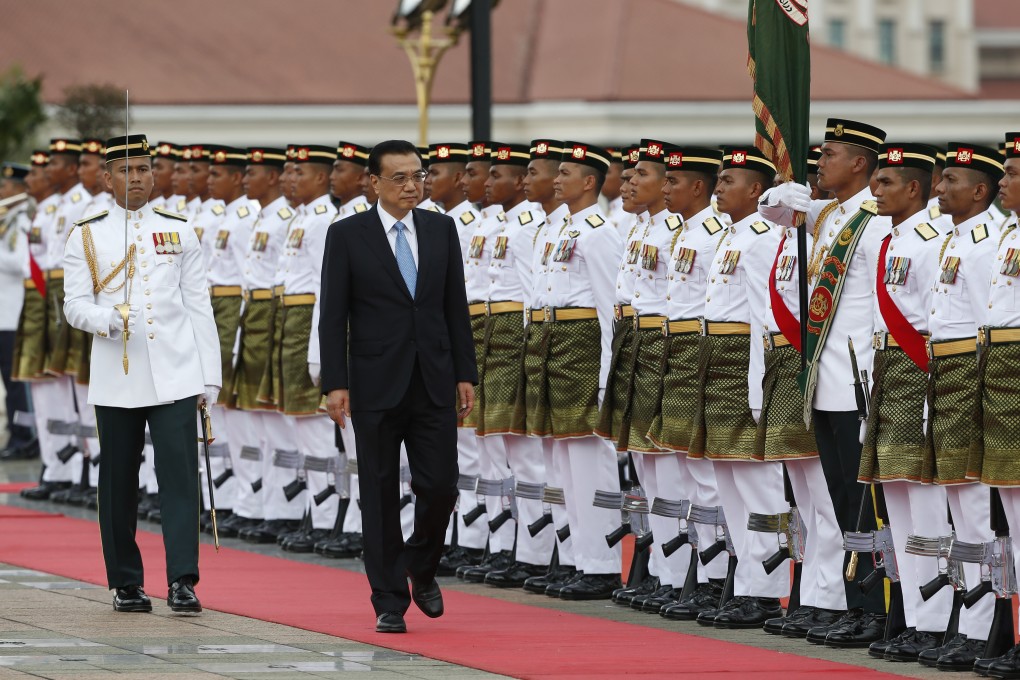 Chinese Premier Li Keqiang inspects troops in Malaysia at the Asean summit that ended on Sunday. Photo: AP