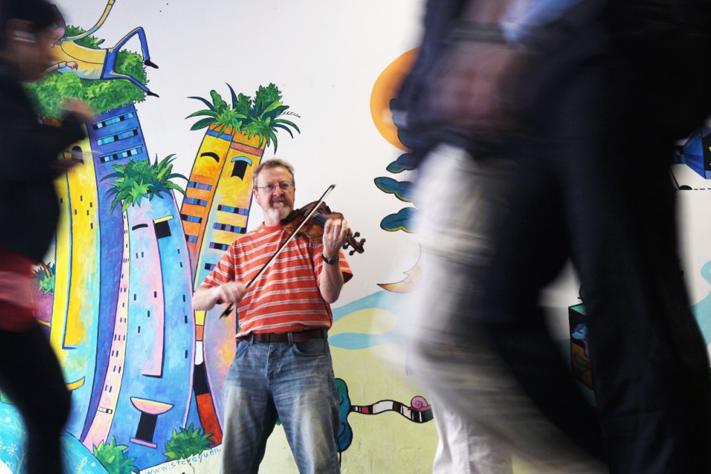 A busker in Hong Kong's Central district. Photo: K.Y. Cheng