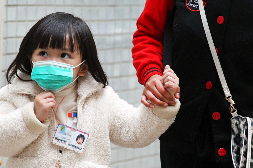 In any event, high-risk individuals might consider putting on surgical masks when staying in crowded or poorly ventilated public places. Photo: May Tse