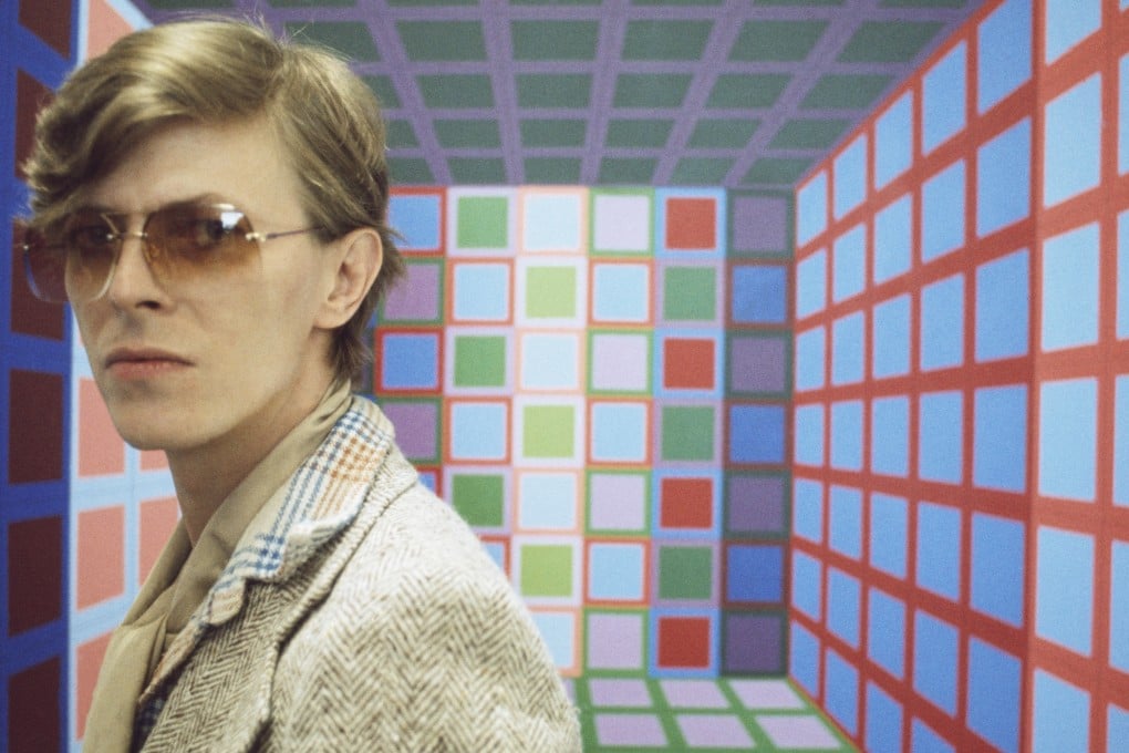 David Bowie in the workshop of Hungarian French artist Victor Vasarely in June 1977. Photo: Corbis