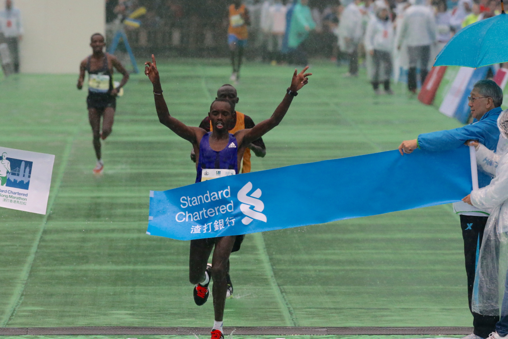 Mike Mutai crosses the line. Photo Nora Tam