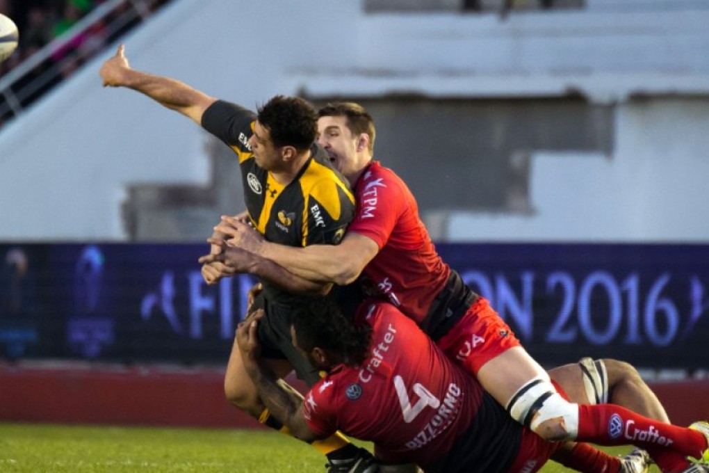Wasps flanker George Smith gets a pass away despite pressure from Toulon’s Jocelino Suta (bottom) and Thibault Lassalle during their European Rugby Champions Cup clash at the Stade Mayol last Sunday. Toulon won 15-11. Photos: AFP