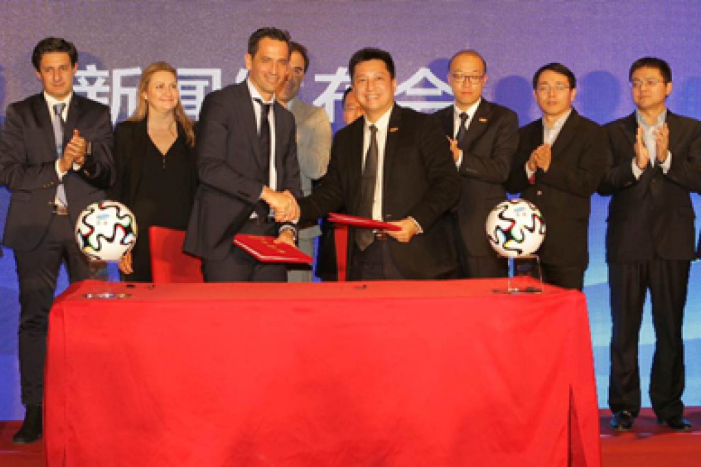 Pedro Proenca of the Portuguese league signs the deal. Photo: Ledman