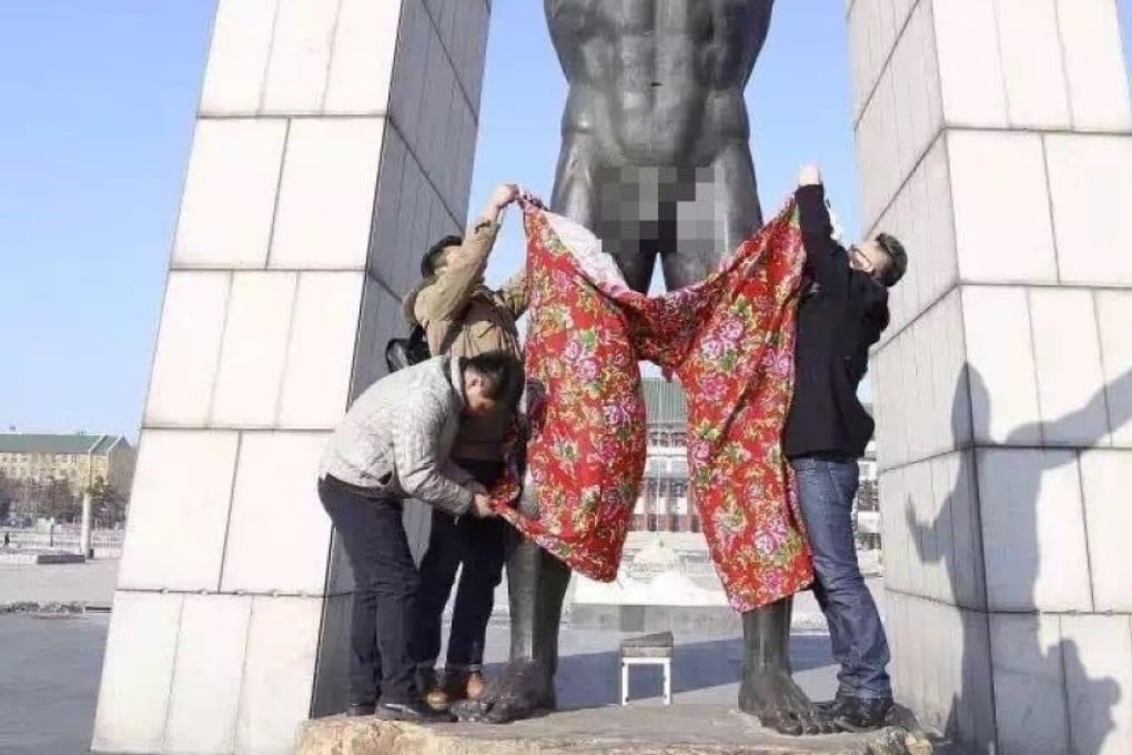Designer Wang and his friends dressed the statue of the naked man in a pair of bright red trousers on Saturday afternoon in Changchun, China's northeastern Jilin province. Photo: Ce.cn