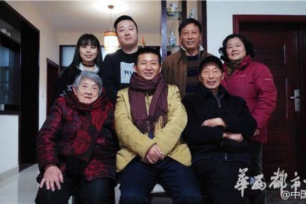 Chen with his family in Sichuan province. Photo: 163.com