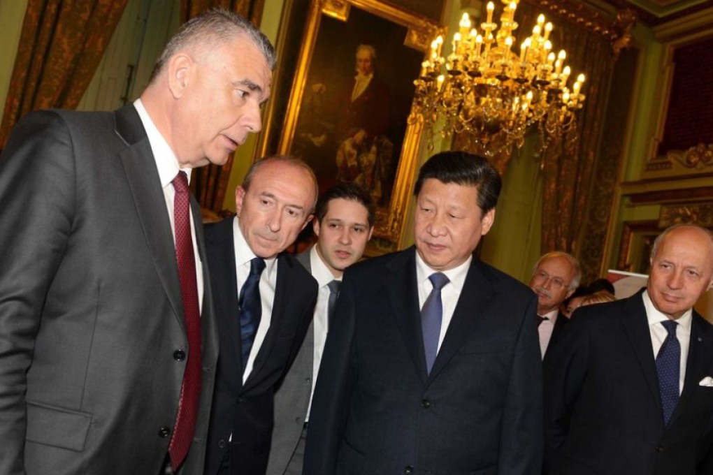 Sébastien Ferrari (left), CEO and chairman of Serge Ferrari, meets President Xi Jinping (centre).
