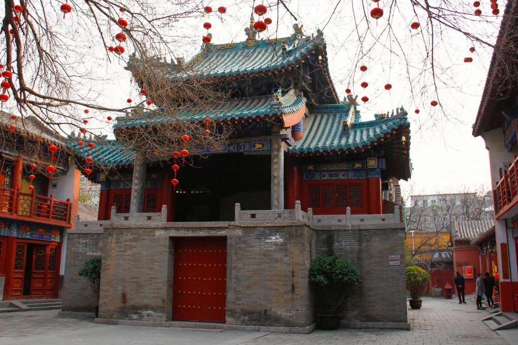 Chenghuang Temple in Zhengzhou's downtown area, built in the Ming dynasty, standsas a testament to the city's roleas a key hub in many areasover thousandsof years.Photo: ImagineChina