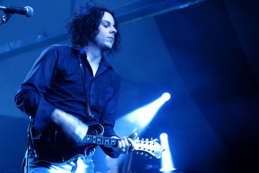 White Stripes frontman Jack White says phone zombies ruin the energy of a live gig.