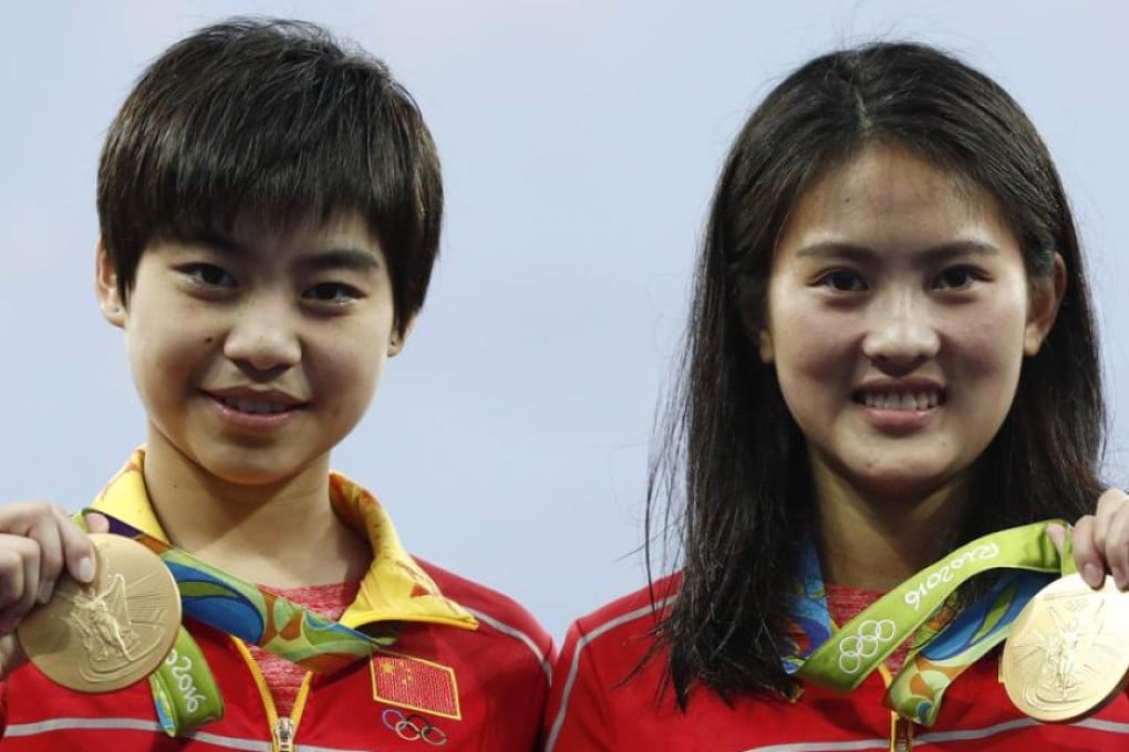 Gold medallists Chen Ruolin (right) and Liu Huixia of China pose on the podium after the women’s synchronised 10m platform competition in Rio on Tuesday. Photo: AFP